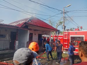 Lima Unit Rumah Kontrakan Terbakar, Polsek Siantar Olah Tkp