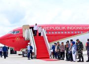 Pesawat Kepresidenan Boeing 737 mendarat perdana di Bandara Nusantara