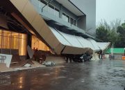 Waduh… Kanopi Merdeka Mall Siantar Yang Baru Dibangun Ambruk