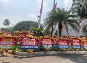 Karangan bunga untuk Heru Budi dan Teguh Setyabudi hiasi Balai Kota