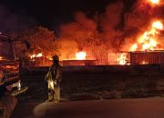 Kebakaran landa pangkalan truk di Cakung, Jakarta Timur