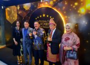 Anwar Fuadi dan Ilham Bintang Terima Lifetime Achievement Awards di Festival Film Wartawan Indonesia ke-14