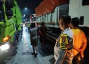 Petugas awasi jam lintas truk tambang di Tangerang selama 24 jam