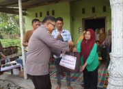 Polres Lamsel beri bantuan sembako korban puting beliung di Palas