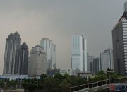 Sebagian Jakarta berawan tebal pada Minggu pagi