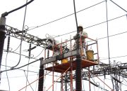 JELANG SIAGA NATAL DAN TAHUN BARU, PLN UPT CIREBON BERHASIL LAKUKAN PENGGANTIAN PERALATAN DI 85 TOWER TRANSMIS