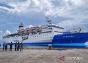 KM Labobar angkut 20 ribu penumpang mudik di Papua