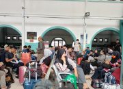 Stasiun Pasar Senen semakin ramai warga yang mudik saat libur Nataru