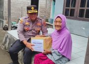 Lansia Kurang Mampu di Gilimanuk Terima Bantuan Sembako dari Kapolsek Kawasan Pelabuhan Gilimanuk