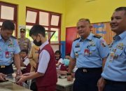 TNI AU distribusikan 3.459 paket makan gratis ke 27 sekolah di Malang