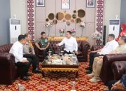 Kapolda bersama Forkompinda Sumsel Menteri Koordinator Pangan di Bandara SMB II Palembang