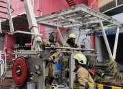 Petugas masih cari wanita yang hilang dalam kebakaran di Glodok Plaza