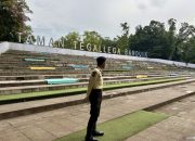 Satpol PP Kota Bandung tegur para pencari koin karena merusak taman