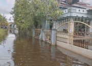 Warga terdampak banjir di Singkawang masih bertahan di posko 