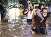 Ratusan warga mengungsi di mushalla dan rusunawa akibat banjir