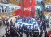 Mini Konser Ica Yang, Bikin Heboh Gajah Mada Plaza,  Fans Antusias Dukung Eksplorasi Musiknya