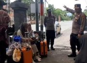 Kapolsek Gilimanuk Sampaikan Pesan Kamtibmas kepada Pengguna Jasa Pelabuhan Melalui Program “Jumat Curhat”