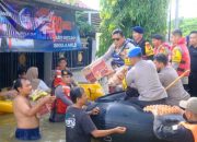 Kapolda Sulsel berikan bantuan kepada korban banjir di Antang