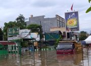 Akses jalan di Tangsel terputus akibat banjir