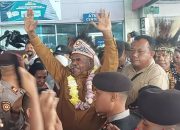 Gubernur PBD Elisa Kambu disambut di Bandara Sorong