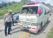 Dua pemudik alami luka akibat kecelakaan tunggal di Tol Cipali