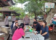 Pesan Kamtibmas Dari Kapolsek Gilimanuk Untuk Para Pengunjung Wisata Di Teluk Waterbe Melalui Program “Jumat Curhat”