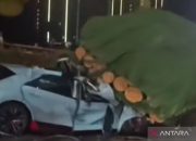 Korban tewas dalam kecelakaan truk dan mobil di Cengkareng