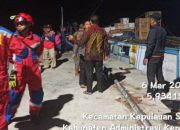 Tim gabungan evakuasi kapal rusak di Pulau Tikus Kepulauan Seribu