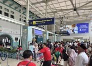 Stasiun Pasar Senen masih ramai pemudik