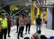 Polisi bantu keluarga terlantar di Pelabuhan Tanjung Priok pulang