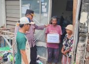 Kapolsek Gilimanuk Bersama Lurah Gilimanuk Gelar “Minggu Kasih”, Berikan Bantuan Kepada Lansia di Lingkungan Asri
