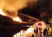 Damkar Padang kerahkan tujuh armada padamkan kebakaran asrama SPN