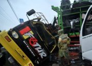 Truk tangki BBM tabrak tiga bangunan ruko di Cakung Jakarta Timur