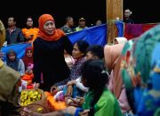 Gubernur Jatim tinjau posko pengungsi korban longsor Trenggalek