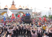 Sepuluh polisi terluka saat amankan aksi petani singkong di Lampung