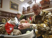 PM Australia beri kalung syal untuk kucing Prabowo “Bobby Kartanegara”