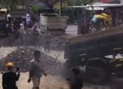 Polisi ingatkan sopir tidak blokir jalan negara di Lombok Timur