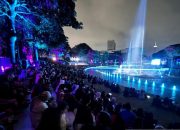 Warga tetap sambut meriah Jakarta Light Festival di Hari kedua