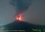 Gunung Lewotobi Laki-laki lima kali erupsi pada 20-21 Juni 2025