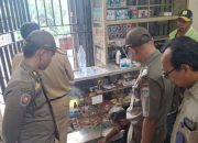 Satpol PP Jaktim gerebek toko penjual obat ilegal di Duren Sawit