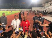 Simon Tahamata bersiap menolong sepak bola Indonesia