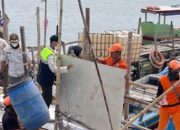 Tim gabungan bongkar bangunan semi permanen di NCICD Ciilincing