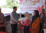 Polda NTT bagikan 100 paket sembako untuk warga tak mampu di Alor