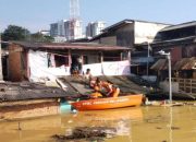 Warga Jati Padang Jaksel mengungsi di Masjid Al Ridwan
