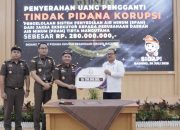 Kejari Badung serahkan uang pengganti Rp280 juta ke Perumda Mangutama