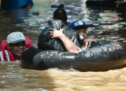 Ratusan jiwa mengungsi akibat meluapnya Sungai Ciliwung di Jaktim