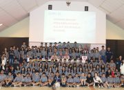 Edukasi Hijau: UKI Ajak Guru dan Siswa Melejitkan Kreativitas Sains dengan Bahan Daur Ulang