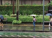 Sebagian Jakarta diguyur hujan Minggu siang