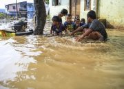 Belasan RT di Jakarta Timur terendam banjir pada Senin malam