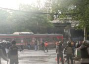 Petugas pukul mundur massa aksi ke kolong flyover Pejompongan